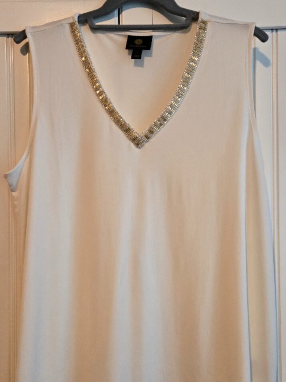 Ladies Embellished White Sleeveless V-Neck Tank
